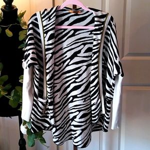 Cardigan with hoodie and front pockets, zebra striped pattern. 🦓